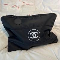 ราคา CHANEL Beaute Toiletry Pouch Large Puffy Cosmetic Clutch Pouch Cloud Padded (27809081553)