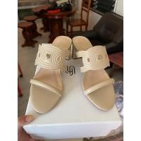 ราคา lyn รองเท้าส้นสูงสีครีม (23946403673)