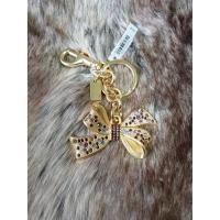 ราคา Coach แท้ ✔️ พร้อมส่ง พวงกุญแจห้อยกระเป๋ารูปโบว์ | Coach Jeweled Bow Bag Charm (2693810772)