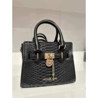 ราคา Michael Kors Hamilton XS Satchel Crossbody In Black (41663541659)