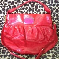 ราคา กระเป๋าสะพายข้าง หนังแก้วสีแดง สีสวยสด ใบใหญ่ แบรนด์ ❤️Marc Jacob . ของแท้. #มือ2 (2033186485)