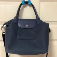 ราคา Longchamp หูสั้น มีสายสะพาย แท้100% มือสอง มีตำหนิตรงมุม4มุม นอกนั้นสภาพผ้าดี (1068319256)