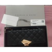 ราคา กระเป๋าสตางค์ สะพาย Charles&Keith Quilted Chain Wallet (42419960869)