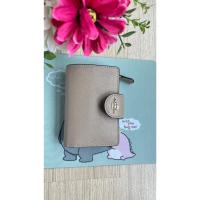 ราคา แท้กระเป๋าตังcoachสองพับใส่บัตรใส่แบ้งใส่เหรียญสภาพสวยมือสอง (23645557405)