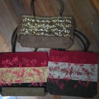 ราคา กระเป๋าผ้าปักลาย ของฝากจากเวียดนาม (42856431382)