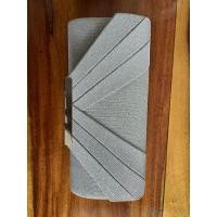 ราคา กระเป๋าออกงานสีเงิน พร้อมสร้อยข้อมือมุก (26618226303)