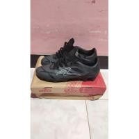 ราคา สเปคไม่มีรอยต่อ เบอร์ 42 รองเท้าฟุตบอลมือสอง (25012930102)