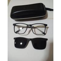 ราคา กรอบแว่นตัดเลนส์ พร้อมคลิปออนแม่เหล็กสีดำกันแดด (23276702173)