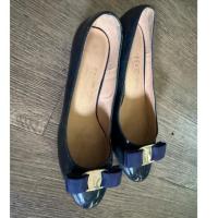 ราคา รองเท้า Ferragamo ไซส์ 37 หนังแก้ว 23 cm ของแท้ 100% (42150315361)