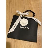 ราคา ถุงกระดาษ chanelแท้ 22*19 cm พร้อมดอกคามีเลีย และโบว์chanel มีตำหนิด้านหลังเล็กน้อยตามภาพ ขอบกริบ (22181894907)