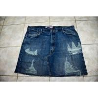 ราคา (ส่งต่อ) กระโปรงยีนส์ Levi's ไซส์ใหญ่ (1252429511)