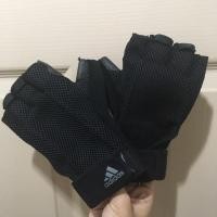 ราคา ส่งฟรี !! ถุงมือเทรนนิ่ง ADIDAS (2796492200)