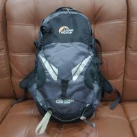 ราคา กระเป๋าเป้มือสอง lowe alpine สีเทาดำ สภาพพอใช้ (12523639996)