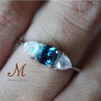 ราคา Meena Gems แหวนพลอยลอนดอนโทปาส มูนสโตนเลือปฟ้า ตัวเรือนเงินแท้ 925 พลอยแท้เสริมดวง แหวนเงินแท้ (20628972650)