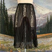 ราคา กระโปรง สีดำ ลูกไม้ ซีทรู เอวยางยืด เอว22-28 มือสอง (40869059806)