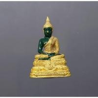 ราคา พระแก้วมรกตทรงเครื่องฤดูฝน เนื้อโลหะเคลือบสีเขียว เครื่องทรงชุบทอง สูง 3เซ็น สำนักพระราชวัง พุทธาภิเษก ณ วัดแก้ว ปี 2547 (24208146530)