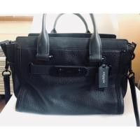 ราคา Used Coach swagger carryall สีดำ (1528546808)