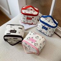 ราคา กระเป๋าสำอางค์ผ้าหูหิ้ว Hello Kitty งานแท้ - มีทั้งหมด 4 ลาย (43960782133)