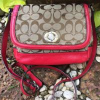 ราคา COACH CROSSBODY สะพายข้าง สีแดง มือสองของแท้ (1495677368)