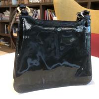 ราคา กระเป๋าสะพายทำงานสีดำ Iris Montini ของแท้ หนังแก้ว อะไหล่เงิน แบรนด์เนมมือสอง (22862500236)