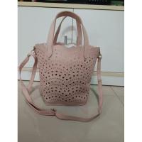 ราคา กระเป๋าสะพายและถือลายฉลุมือสอง (26417854929)