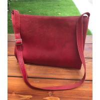 ราคา กระเป๋าหนังแท้มือสอง สีแดงเข้ม สวย เท่ห์ หนังฉ่ำเงา ยิ่งใช้ยิ่งสวย น่าใช้ (22650813777)