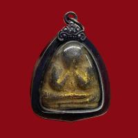 ราคา จี้พระ ปิดตาหลวงพ่อแก้ว วัดเครือวัลย์ เนื้อผงคลุกรักปิดทอง พร้อมเลี่ยมกรอบแต่งเงินเก่า (26873096043)