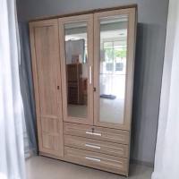 ราคา ตู้เสื้อผ้า 4.5 ฟุต 3 ประตู กระจกคู่ บานสวีท (21380568217)