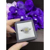 ราคา แหวนเพชรแฟนซีสีเหลืองแวววาว วงใหญ่กำลังดี วิบวับสุดๆ สวยหรูมากๆๆ ตรงกลางได้เพชร Cushion Cut FANCY YELLOWเม็ดโต 0.80กะรัต (4560648442)