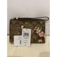 ราคา พร้อมส่ง แท้ % New Coach กระเป๋า คล้องมือ 1 ซิป S CORNER ZIP WRISTLET IN SIGNATURE CANVAS WITH WILDFLOWER PRINT C6860 (21222682071)