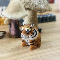ราคา ของขวัญวันส่งท้ายปีเก่ายกให้: เสือไม้แกะสลักสำหรับการประดับโต๊ะทำงานและตกแต่งบ้าน (43918703072)
