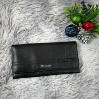 ราคา มือสอง‼️กระเป๋าสตางค์ใบยาว Prada แท้ สีดำ 7 นิ้ว (28280503001)
