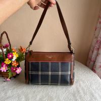 ราคา Beanpole แท้ คล้องไหล่ งานหนังแท้ผสมแคนวาส สภาพดี สวย ซับในดี สายยาวเดิมขนาด 9.5 นิ้วกว้าง 1 นิ้วสูง 7 นิ้ว 550 บาท (44252905430)