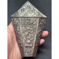 ราคา สินค้ามือสองเครื่องเชี่ยนหมากซองพลูเงินแท้ เงินนิ่ง%สูง ขนาดยาว12.5cm หนัก32.9กรัม ตอกลายสวยเก่าโบราณสมบูรณ์ (24490478209)