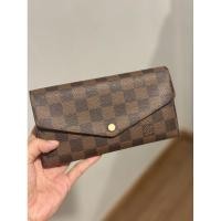 ราคา LV Sarah 2021 กระเป๋าสตางค์ LV ชอป iconsiam สภาพดี (29062121722)