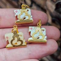 ราคา พญาสิงห์แกะสลัก หลวงพ่อเดิม วัดหนองโพ รุ่นย้อนยุค เลี่ยมจับขอบทองพร้อมห้อย (43918358230)