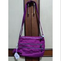 ราคา กระเป๋า kipling ของแท้!!! มือ1 ของใหม่ รุ่น Alvar สีม่วง น้ำตาล Size M (5011926498)