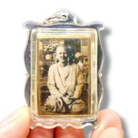 ราคา MLAL23รูปถ่ายแม่ชีบุญเรือน โตงบุญเติม ด้านหลังบรรจุพระพุทโธน้อย และมวลสารแป้งเสกของแม่ชี เลี่ยมกรอบกันน้ำอย่างดี (20689460348)