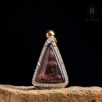 ราคา ตลับพระทรงสามเหลี่ยมนางพญา ตลับพระนางพญา ฝังเพชรCZ พร้อมห่วง แบรนด์ MANEE JEWELRYS (23460238010)