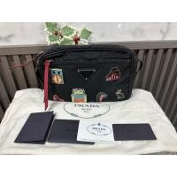 ราคา Prada Nylon Applique Camera Crossbody Bag Black ปี 2018 (28519167595)