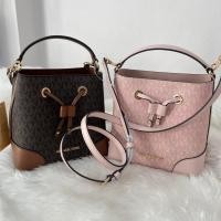 ราคา แท้ พร้อมส่ง กระเป๋าสะพาย MK MICHAEL Michael Kors Mercer 35F2GM9M1B Small Bucket (4789400569)