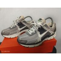 ราคา รองเท้า Nike Zoom Vomero 5 Cobblestone (แท้) Size 8.5US / 25.5cm (41511178094)