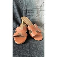 ราคา รองเท้าแบรนด์เนมมือสอง Hermes Oasis Sandal In Calfskin With Iconic H Cut-Out Gold (42508859205)