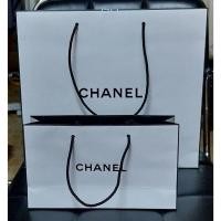 ราคา ถุงกระดาษ CHANEL แบรนด์เนมแท้ (สีขาว) ถุงหูหิ้ว shopping *** มือสอง สภาพดี *** (29710299883)