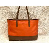 ราคา กระเป๋าหนัง มือสอง แบรนด์ Pierre cardin Paris สภาพสวย มีช่องใส่ของช่องใหญ่ 1 ช่อง ภายในสะอาด (29212101908)