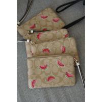 ราคา Coach คล้องมือ size S 1 ซิป ของแท้ 100% (3854013377)