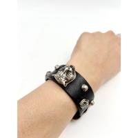 ราคา Used Gucci Feline Cat Studded black Leather Bracelet (24391312994)
