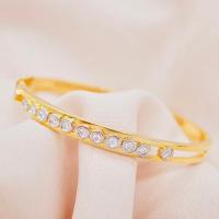 ราคา [ Pre-Order ]กำไลเพชรแท้ เพชรกลิ้ง 12 เม็ด เพชรเบลเยี่ยมคัต น้ำ100 ทองคำแท้9K (ทอง37.5%) มีการ์ดรับประกัน [9KPB594] (28603490149)