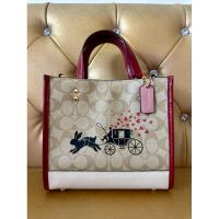 ราคา COACH DEMPSEY TOTE LUNA NEW YEAR 22 “Limited Edition” (29923950224)