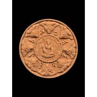 ราคา จตุคามรามเทพ หลังพระพุทธสิหิงค์ รุ่นพลังแผ่นดิน ( สรงน้ำ 50 ) ปีพ.ศ.2550 เนื้อว่านแดง มีชื่อรุ่นและหมายเลขกำกับ (41803424823)